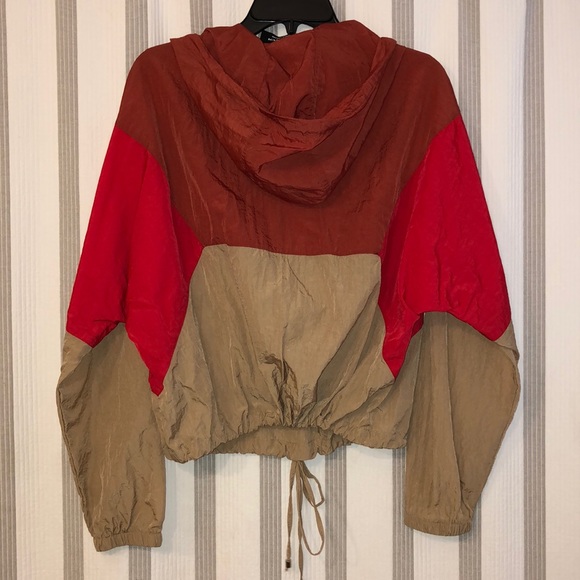 Color-Block Crop Hooded Windbreaker - Picture 2 of 8